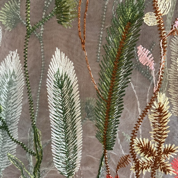 Embroidered blouse - Picture 8 of 10